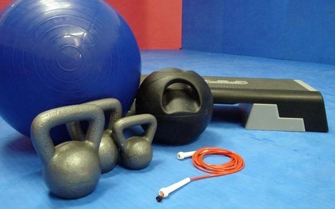 Image of some portable fitness tools and functional equipment used for our training sessions.