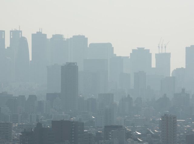 Image of haze enveloping a city and affecting fitness training sessions.